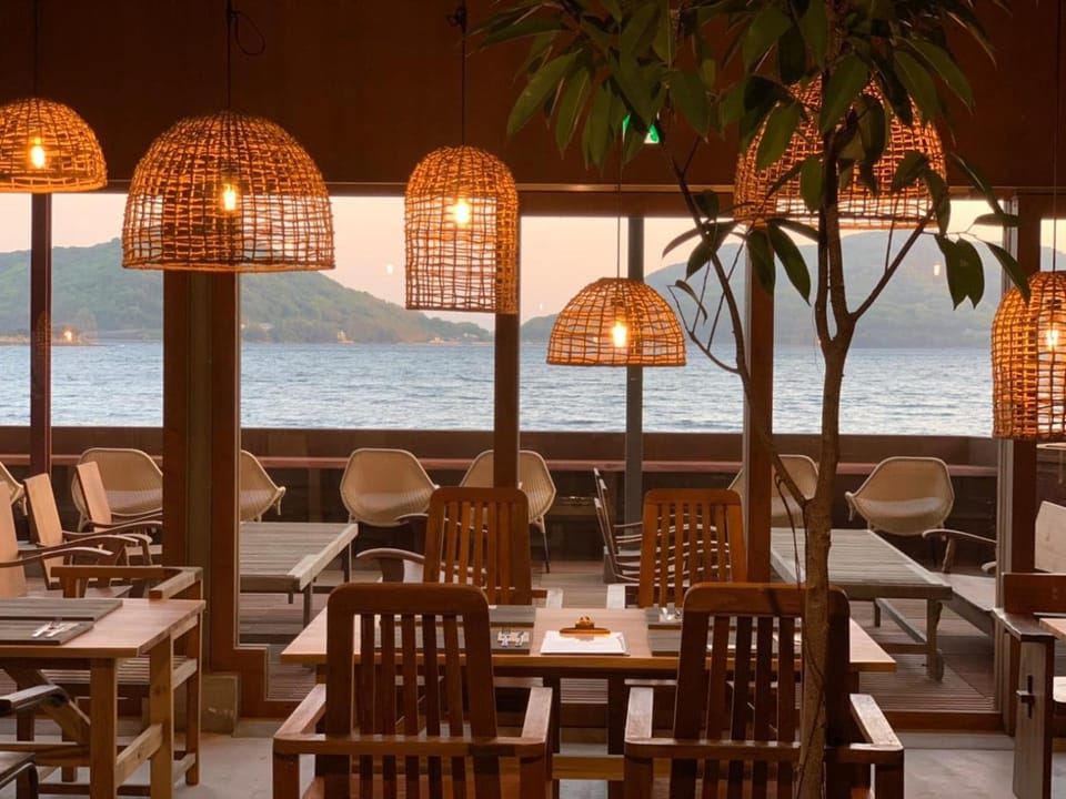Restaurant/places to eat, Sea view