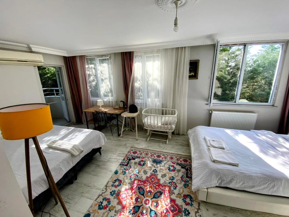 forest villa, breakfast hotel, 6 minutes from Istanbul airport Bed and Breakfast in İstanbul Province