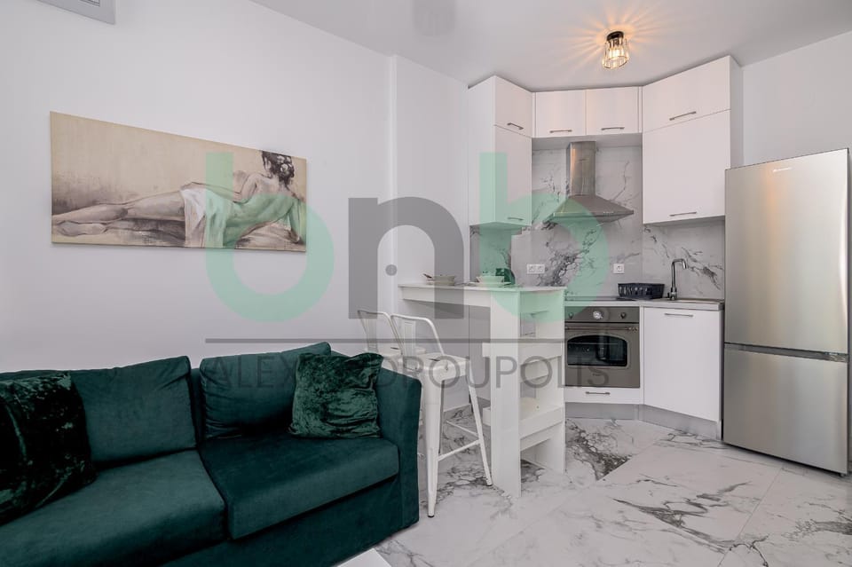 Kitchen or kitchenette, Living room, Seating area, oven