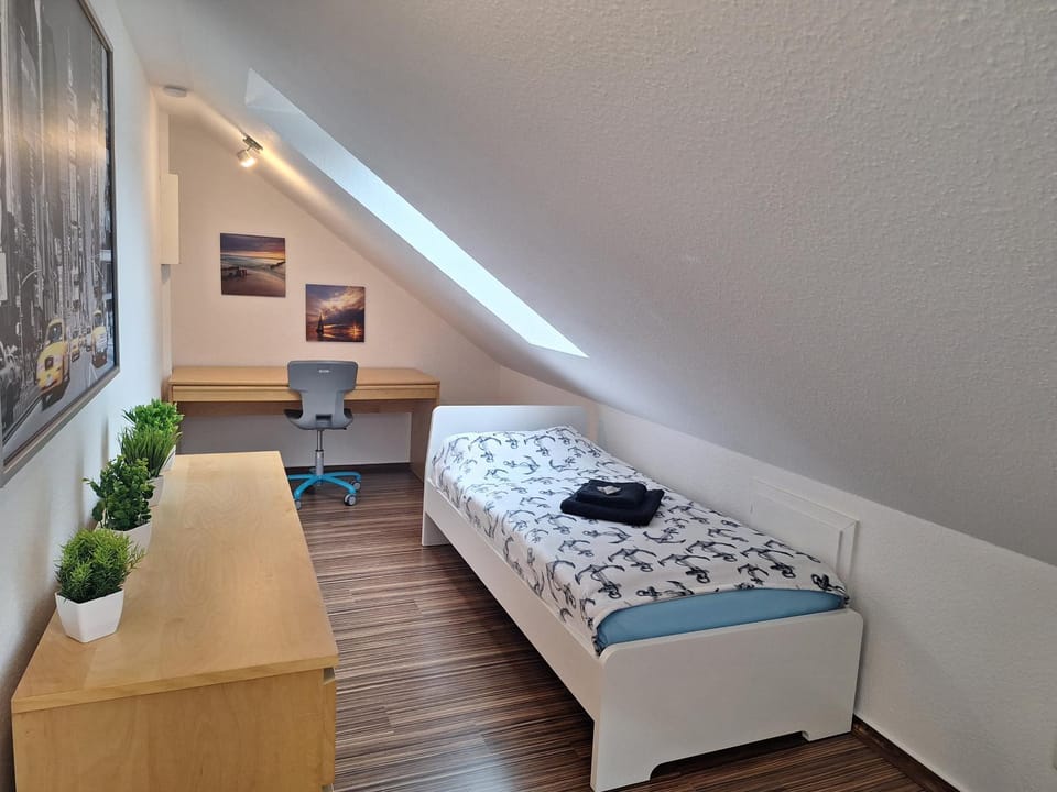 Bed, Photo of the whole room, Bedroom