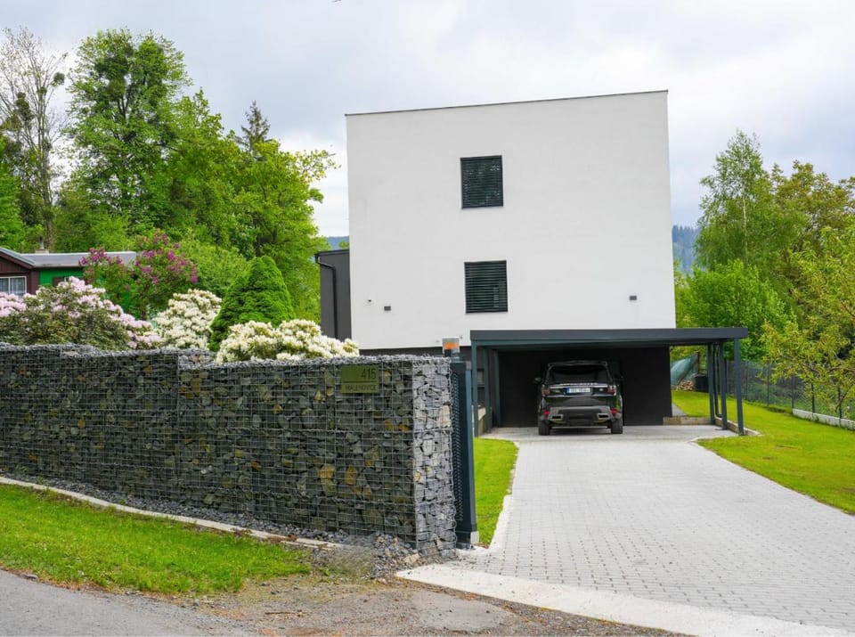 Garden view, Parking