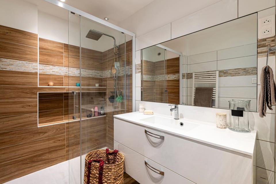 Shower, Bathroom