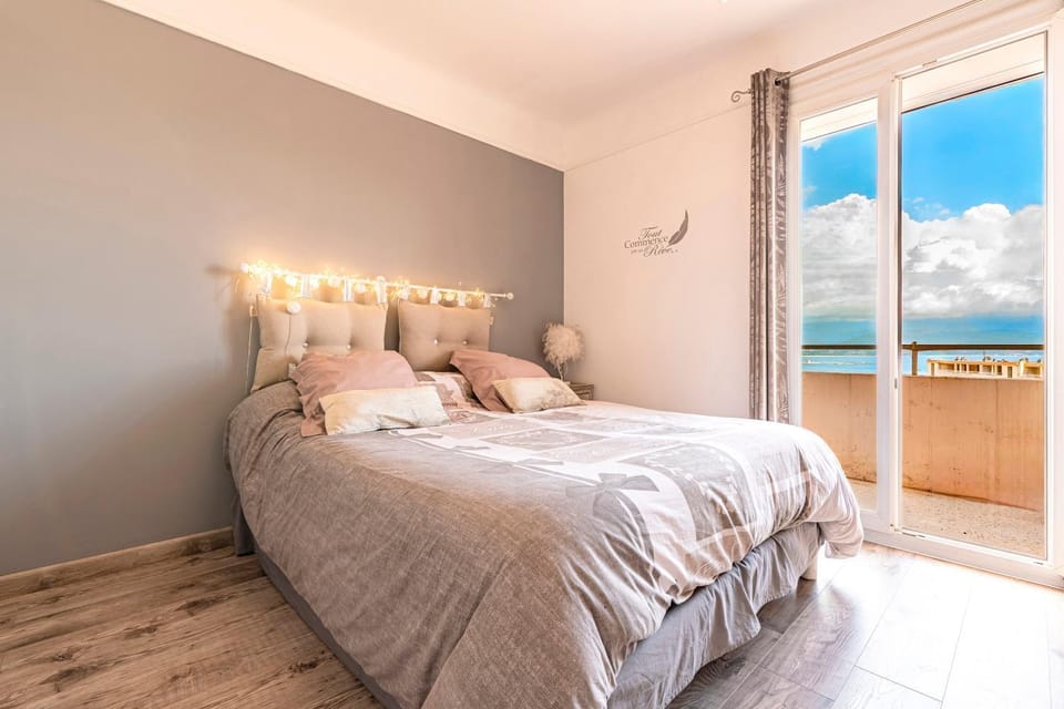Bed, Bedroom, Sea view