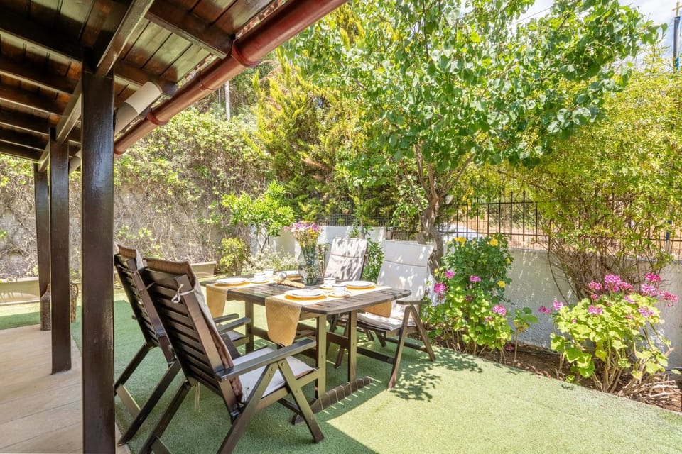 Patio, Spring, Day, Garden, Balcony/Terrace, Dining area, Garden view