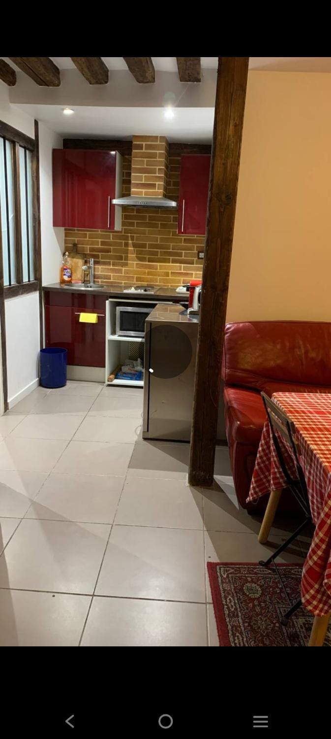 Kitchen or kitchenette, Dining area, stove
