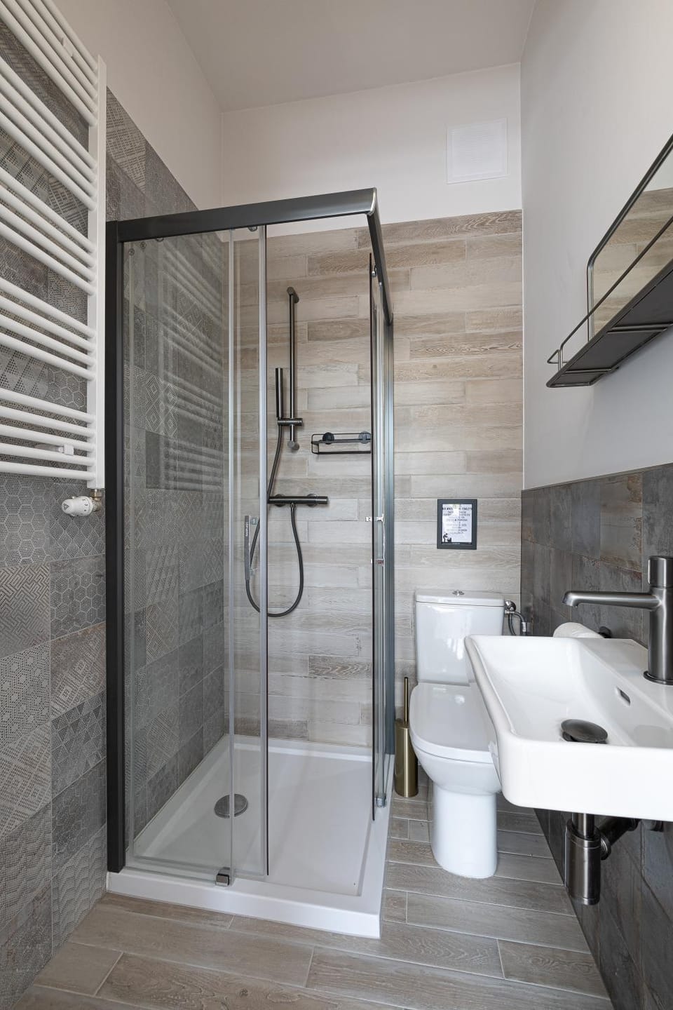 Shower, Toilet, Bathroom, towels