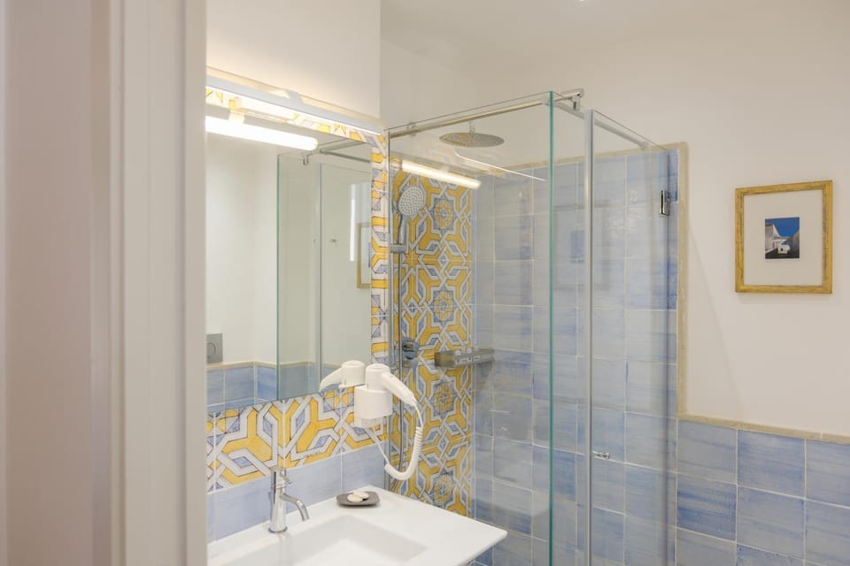 Shower, Bathroom, towels