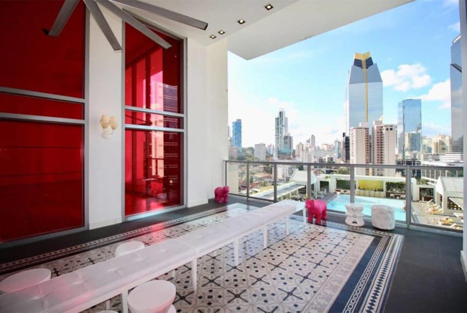 Day, View (from property/room), Balcony/Terrace, Decorative detail, City view, Pool view, Swimming pool, internet
