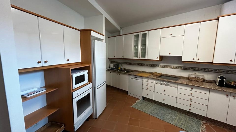 Kitchen or kitchenette, dishwasher, minibar, oven, toaster