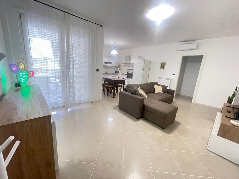 TV and multimedia, Kitchen or kitchenette, Living room, Seating area, Dining area, air conditioner