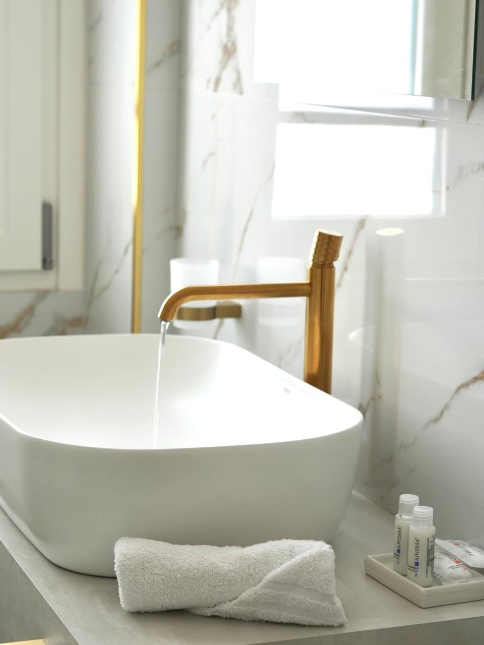 Bathroom, towels