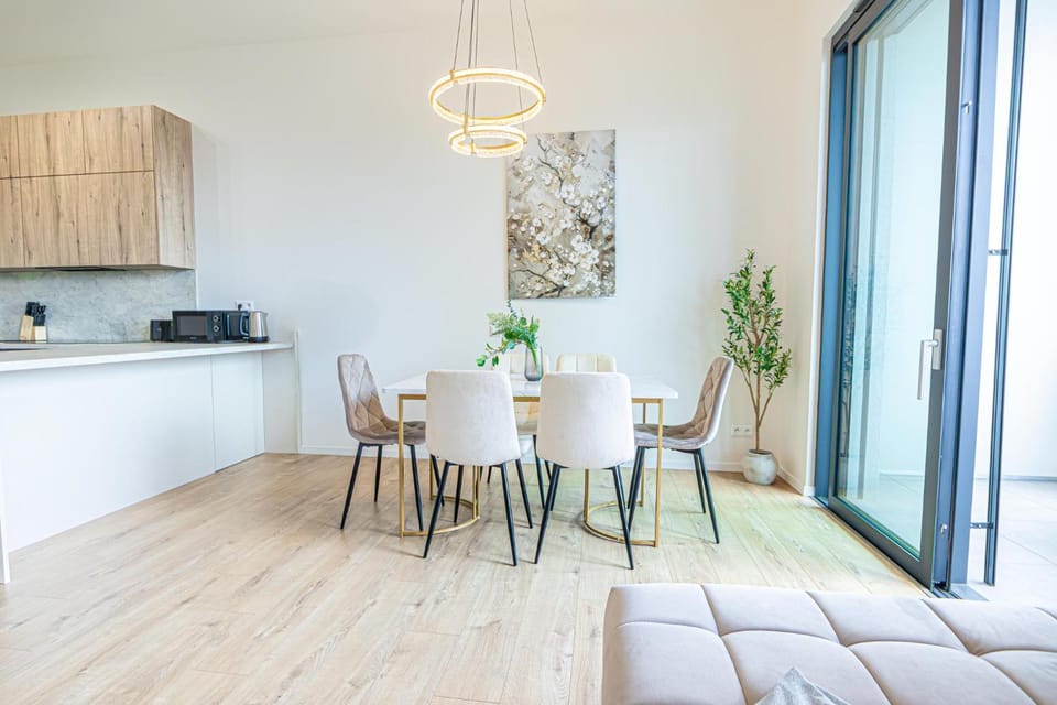 Kitchen or kitchenette, Seating area, Dining area
