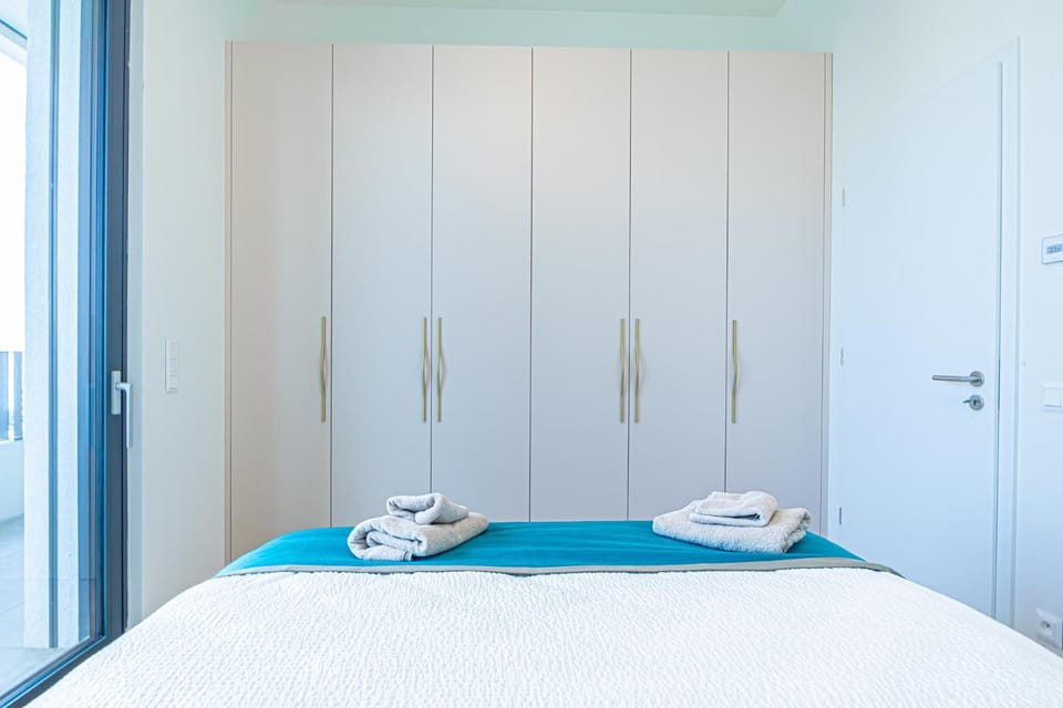 Bed, Bedroom, towels, wardrobe