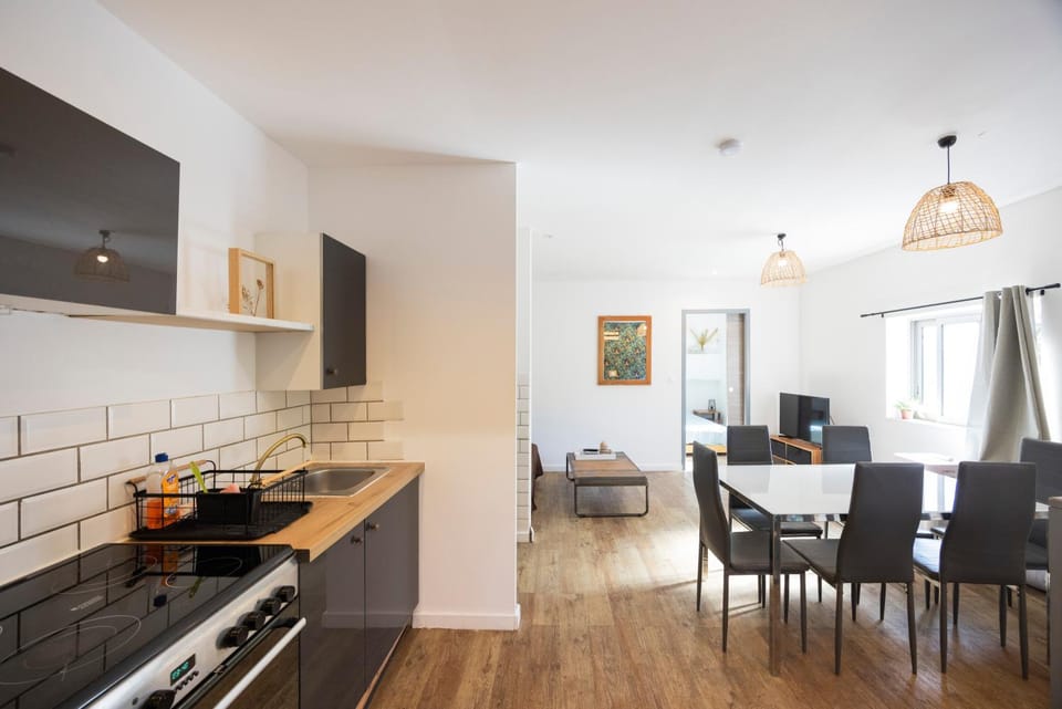 Property building, Kitchen or kitchenette, Living room