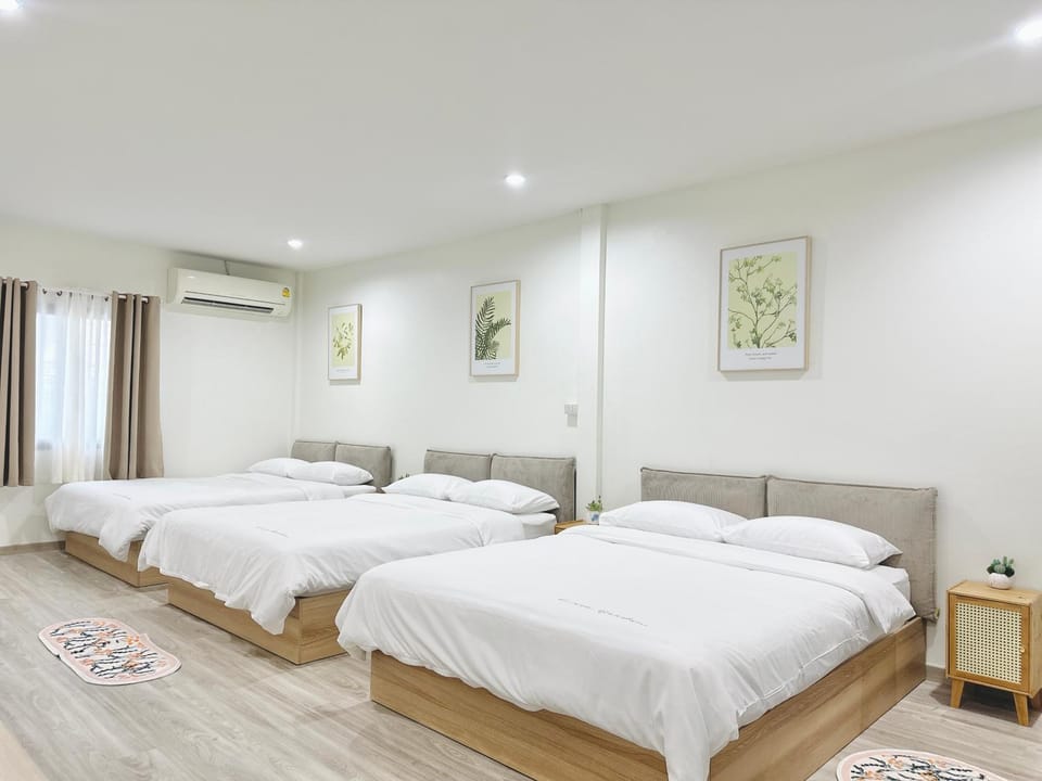 Bed, Photo of the whole room, Bedroom, air conditioner