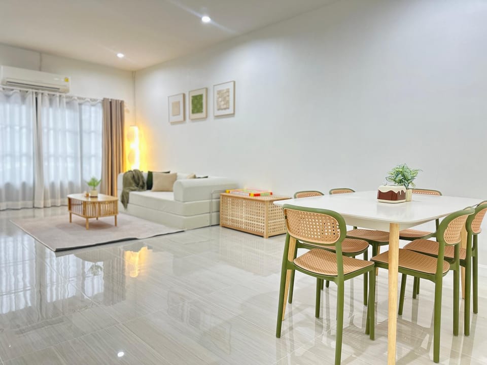 Living room, Seating area, Dining area