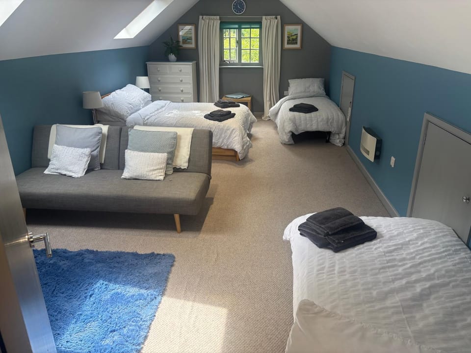 Bed, Photo of the whole room, Bedroom