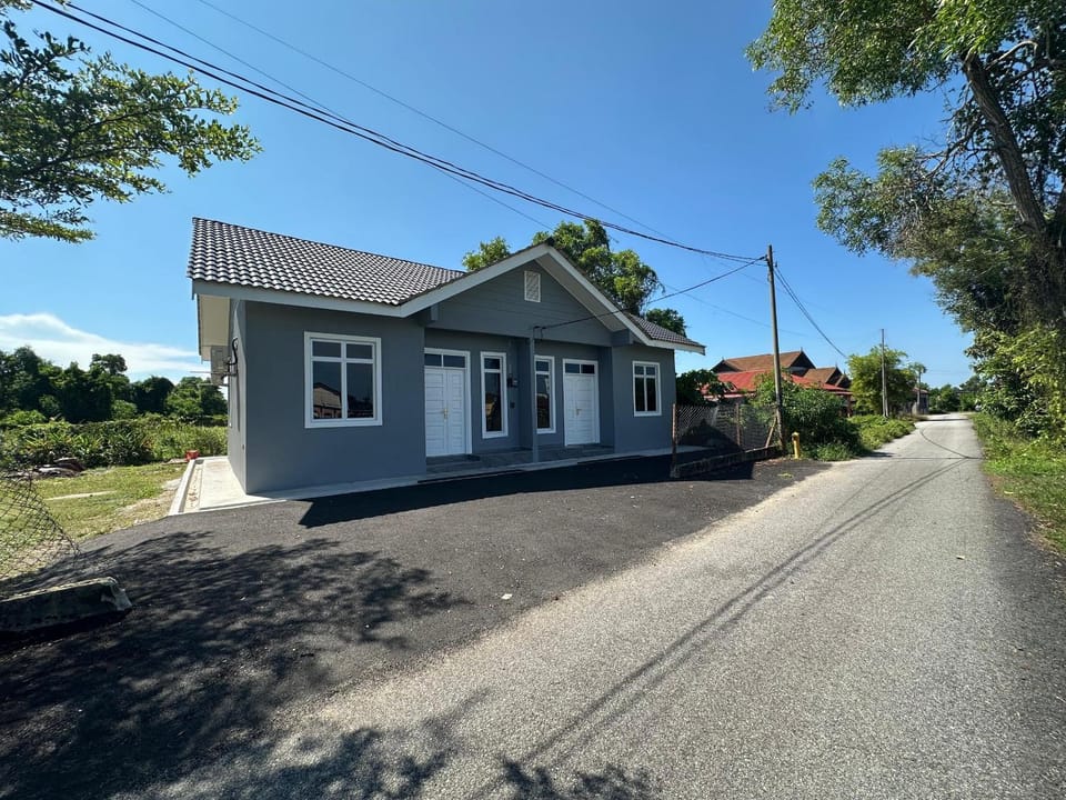 Property building, Day, Neighbourhood, Street view