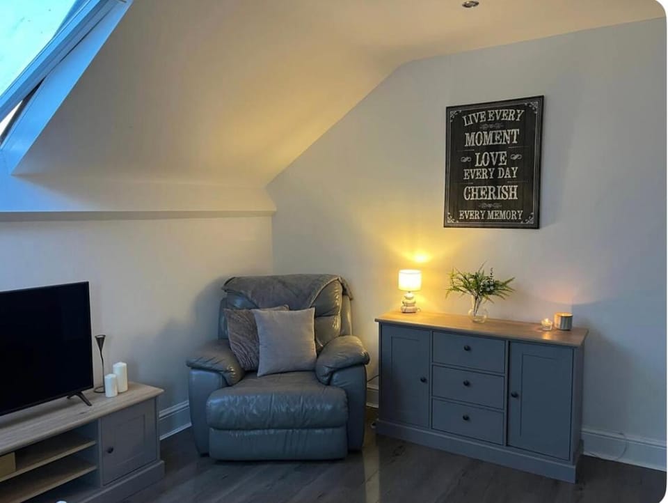 Hidden Hideaway by the Beach Apartment in Rhyl