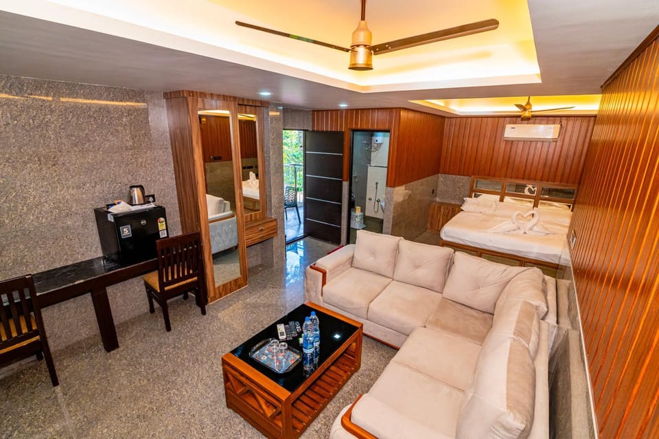 Bed, TV and multimedia, Balcony/Terrace, Living room, Photo of the whole room, Seating area, Dining area