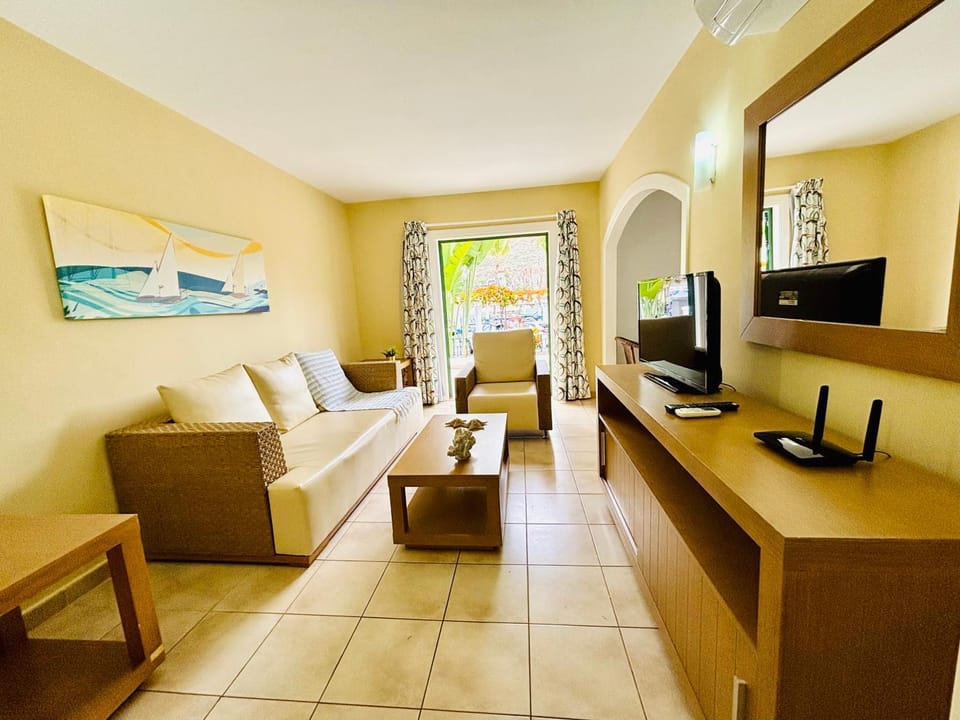 TV and multimedia, Photo of the whole room, Seating area