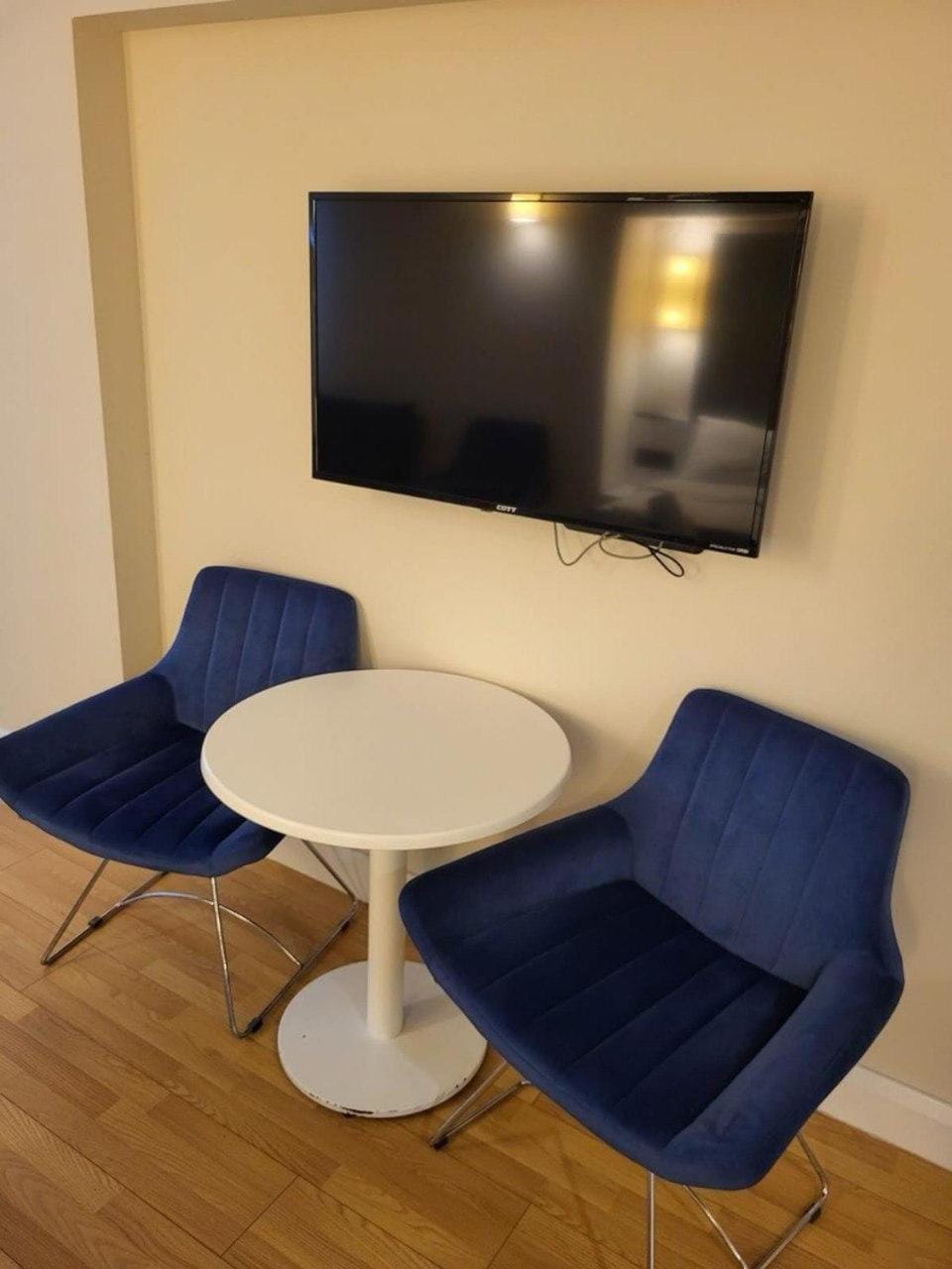 TV and multimedia, Seating area