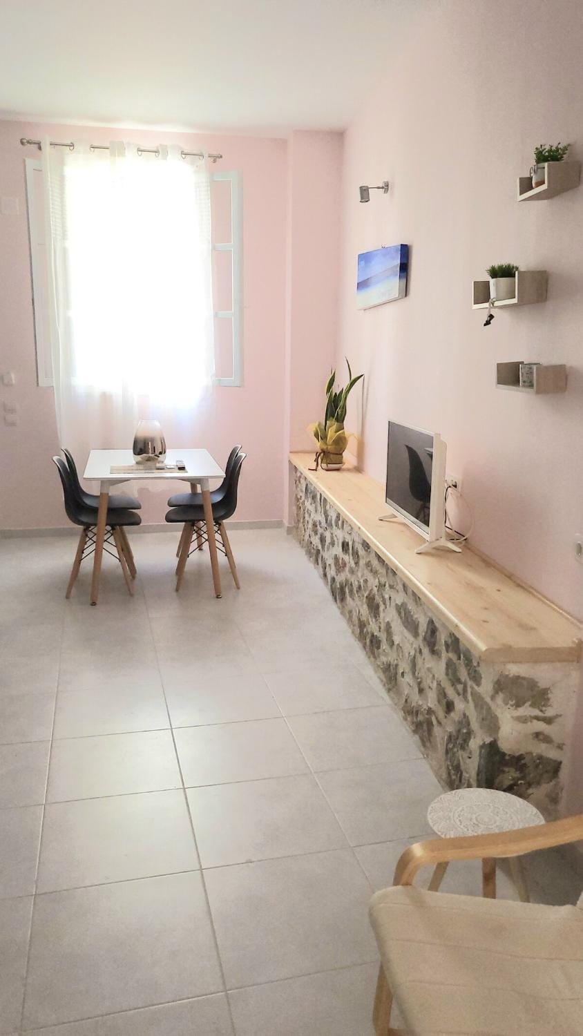 Adorable Downtown Home Apartment in Nafplion