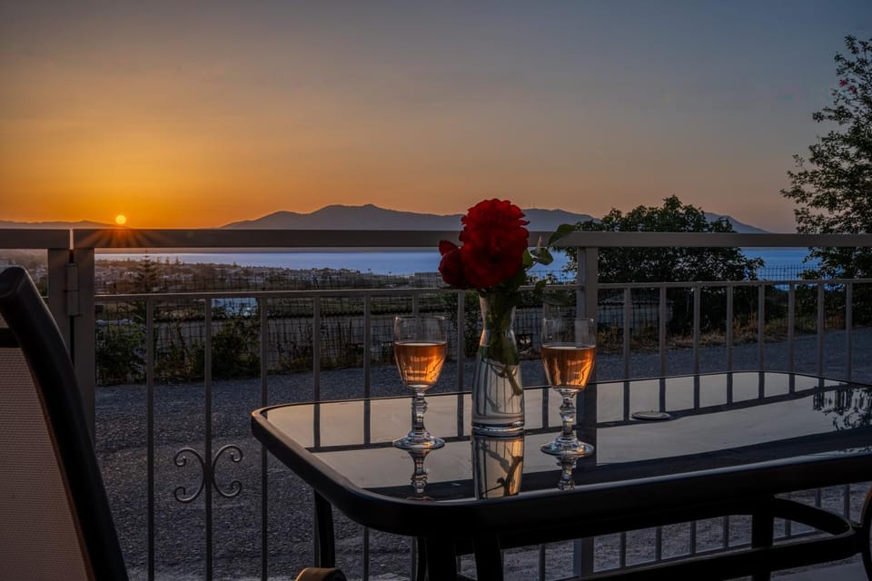 Patio, Natural landscape, View (from property/room), Balcony/Terrace, Mountain view, Sea view, Sunset