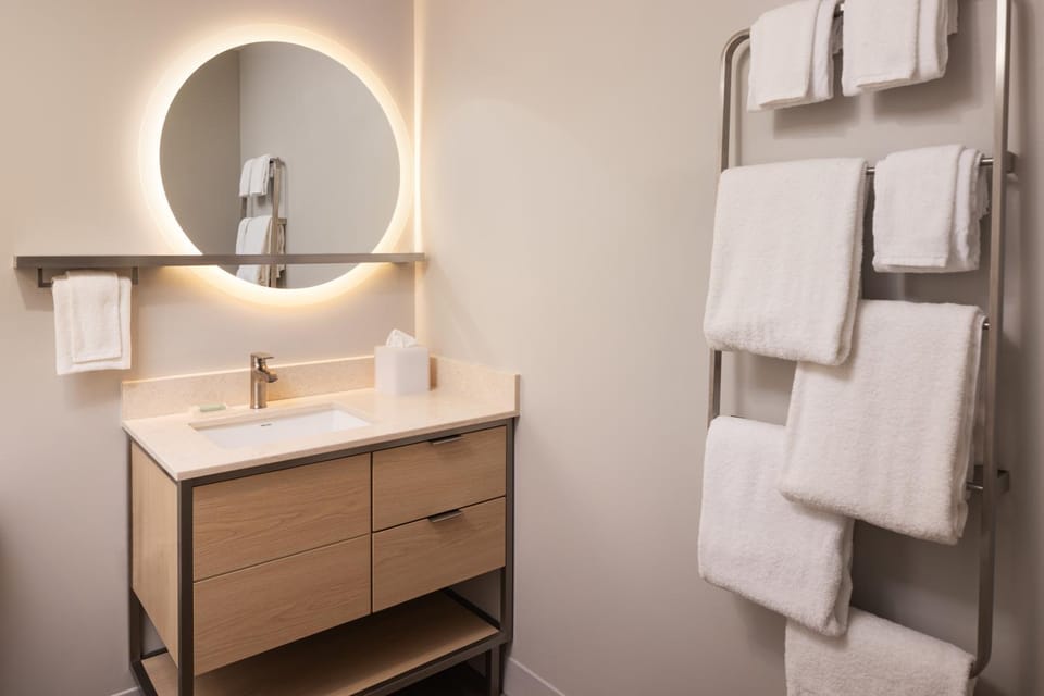 Bathroom, towels
