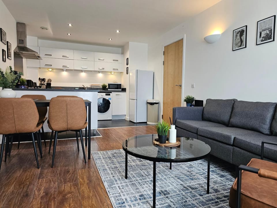 TownStay- Modern 2 bedroom apartment with en-suite Apartment in Northampton