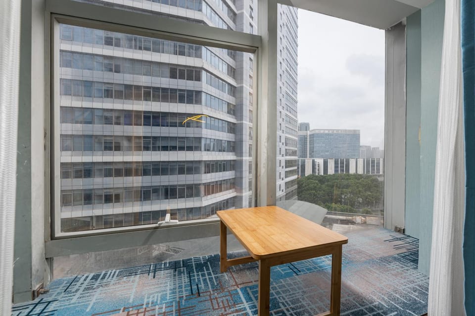 Property building, Balcony/Terrace, Living room, City view