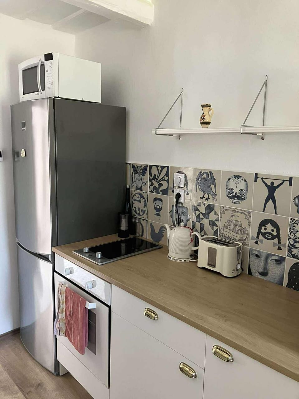 Coffee/tea facilities, oven, stove, toaster