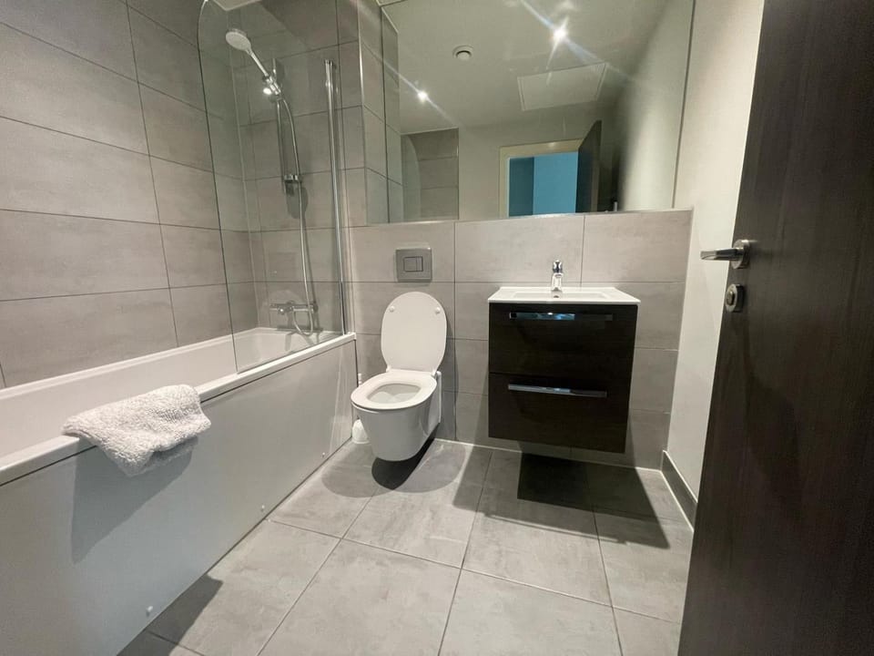 Shower, Toilet, Bathroom, Bath