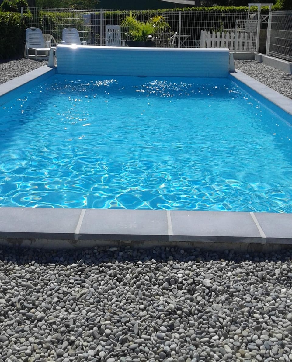 Swimming pool, Swimming pool