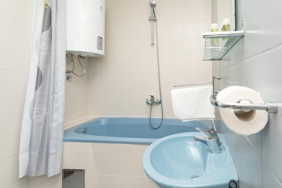 Bathroom, Bath, towels