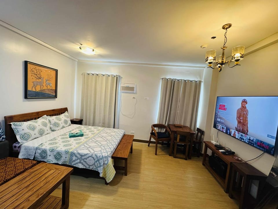 Bed, TV and multimedia, Living room, Photo of the whole room, Dining area, Evening entertainment, Bedroom
