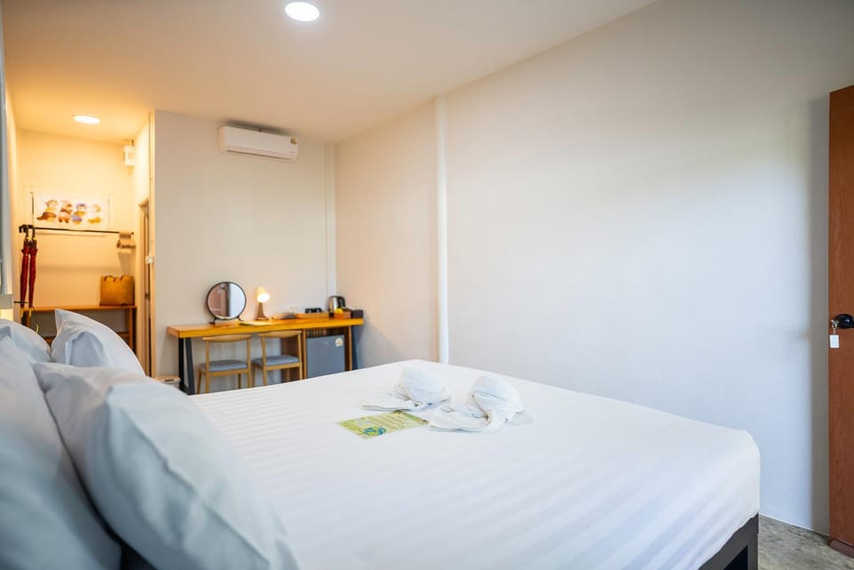 Bed, Bedroom, air conditioner