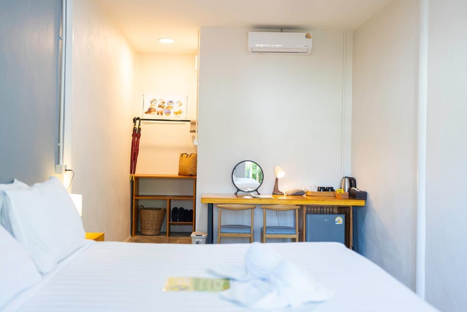 Bed, Photo of the whole room, Bedroom, towels, air conditioner