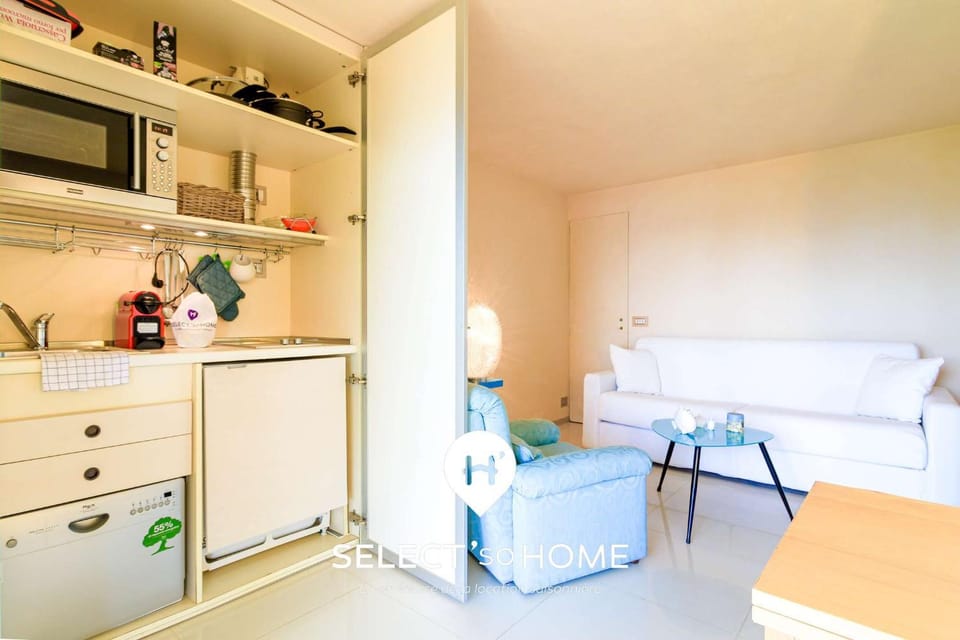 Kitchen or kitchenette, Living room, Dining area, oven, wardrobe