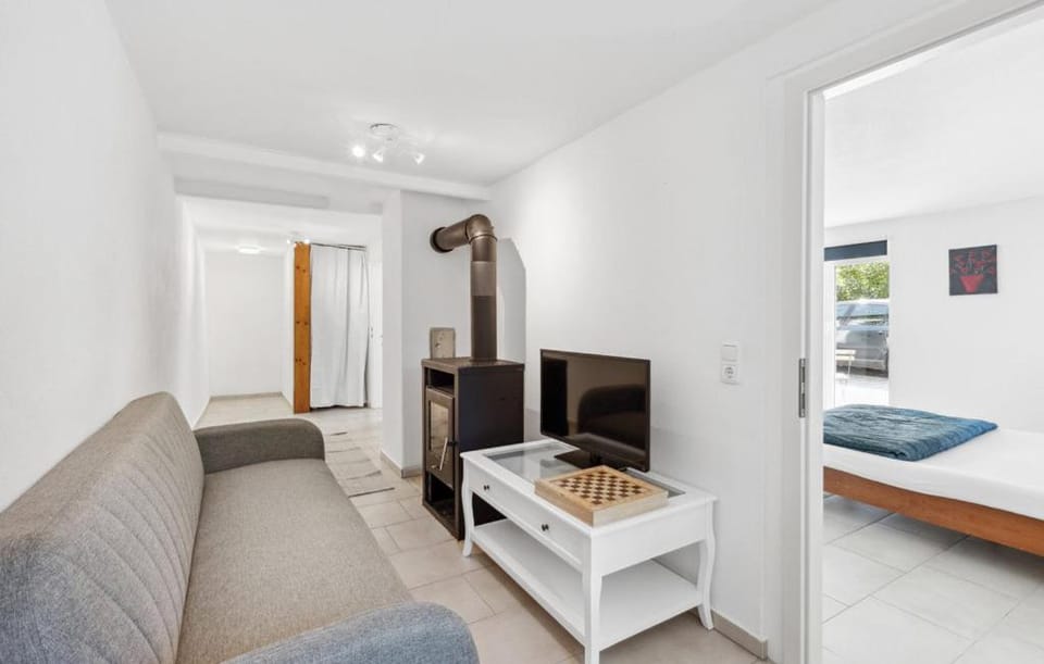 Communal lounge/ TV room, TV and multimedia, Living room, Seating area