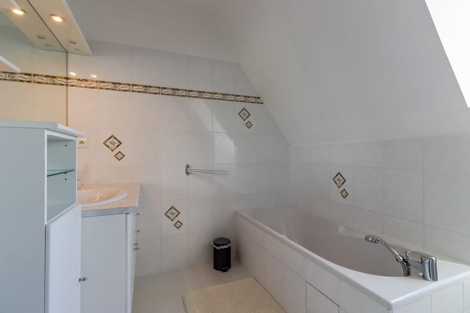 Bathroom, Living room