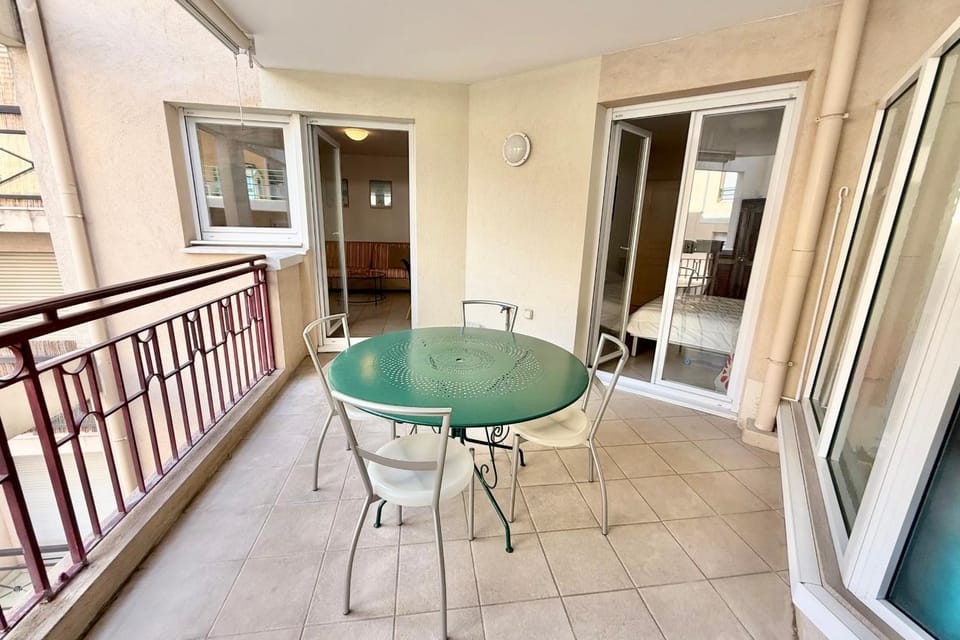 JUAN LES PINS - 2 people - Close to beaches and shops House in Antibes