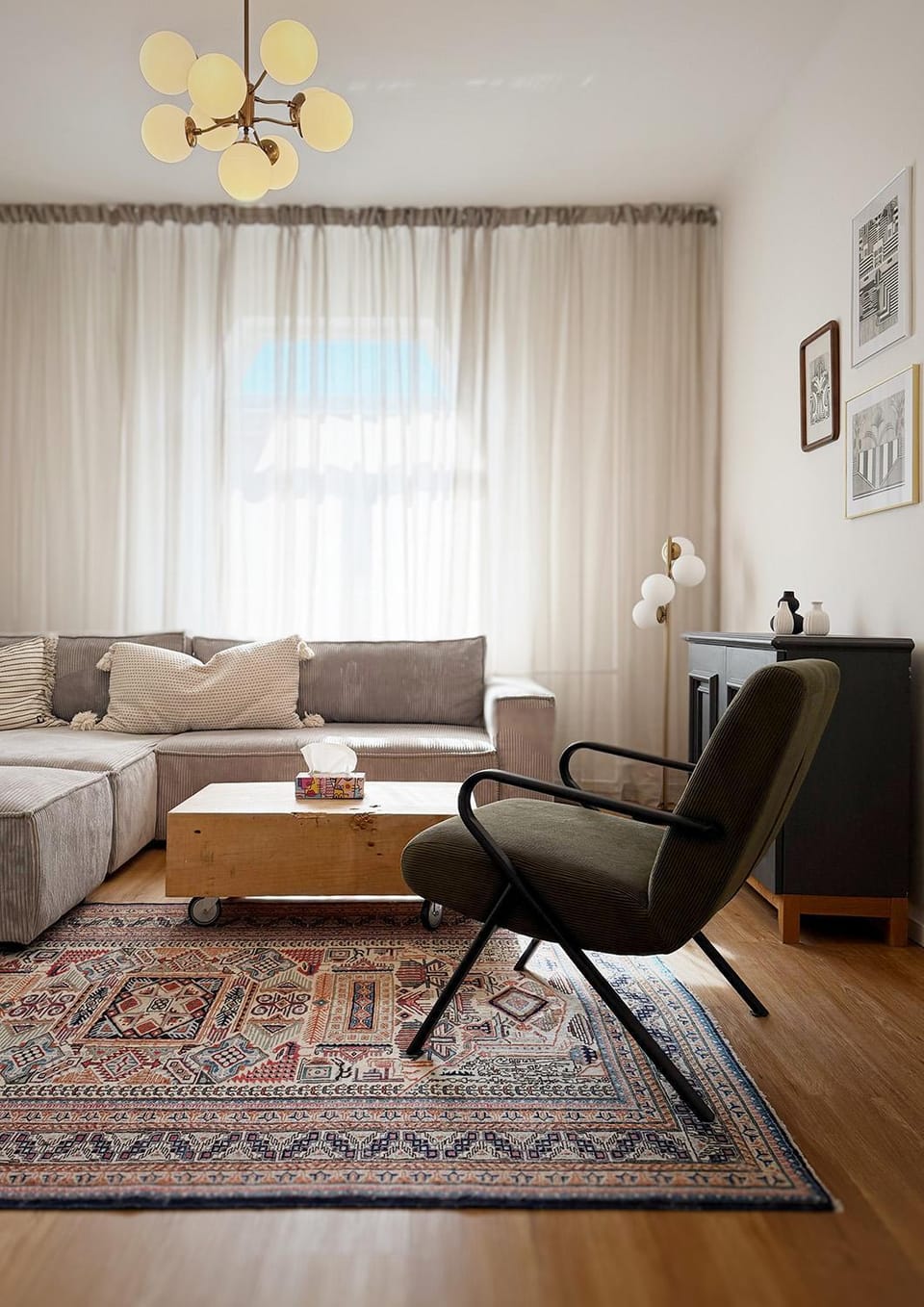 Living room, Seating area