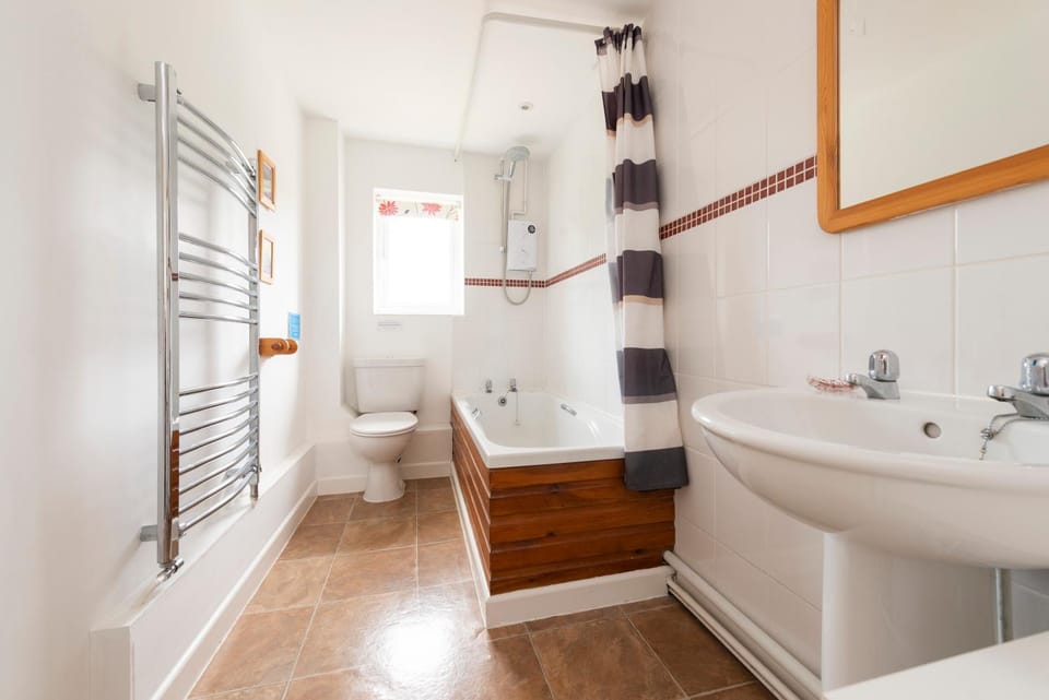 Shower, Toilet, Bathroom, Bath