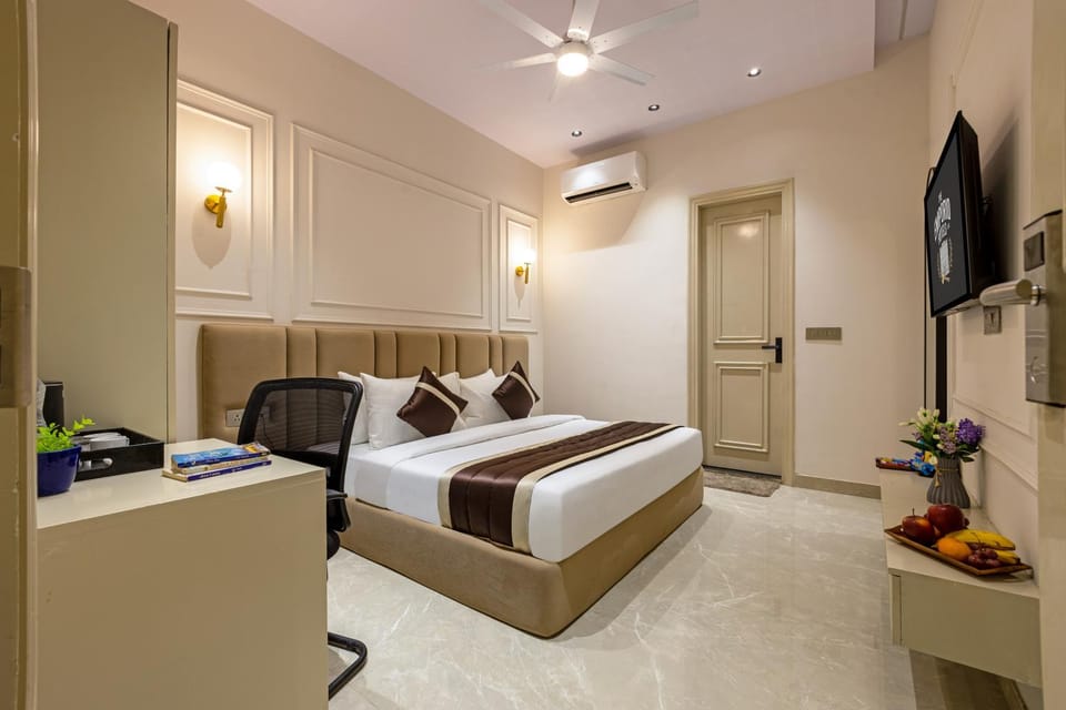 Bed, TV and multimedia, Photo of the whole room, Bedroom, wardrobe, air conditioner