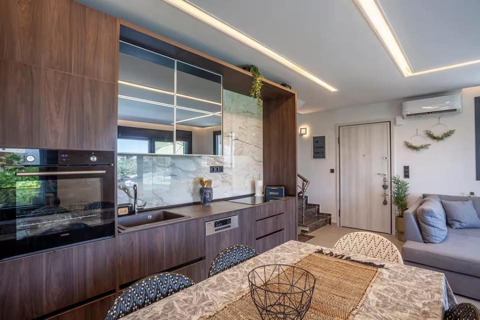 Kitchen or kitchenette, Living room, Seating area, Dining area