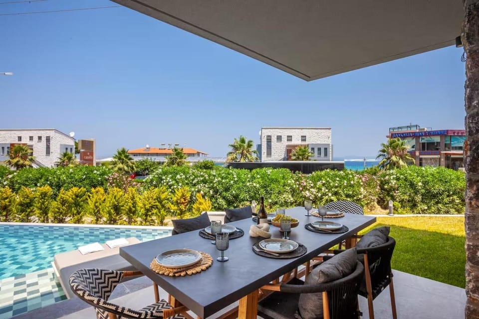 Natural landscape, Garden, View (from property/room), Balcony/Terrace, Dining area, Garden view, Sea view