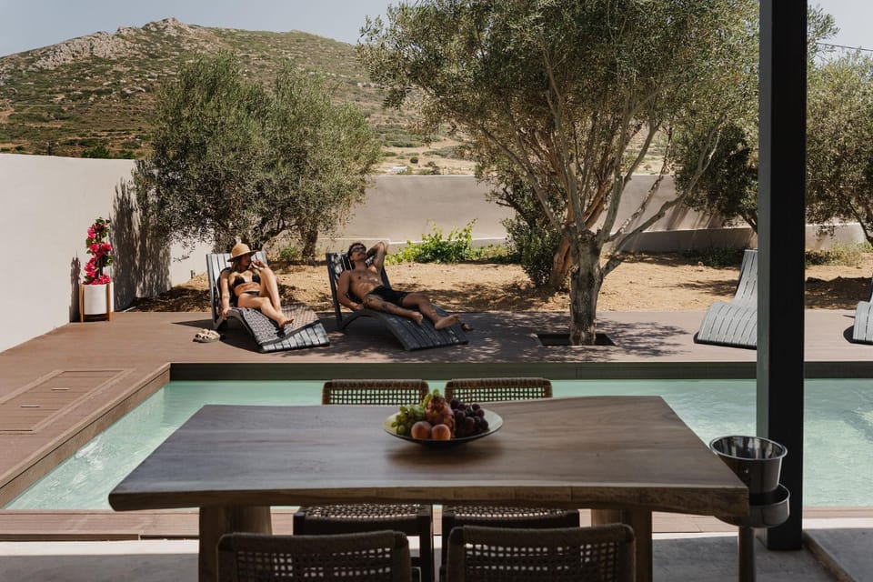 Patio, Spring, Day, Natural landscape, View (from property/room), Balcony/Terrace, Dining area, Mountain view, Pool view, Swimming pool, sunbed