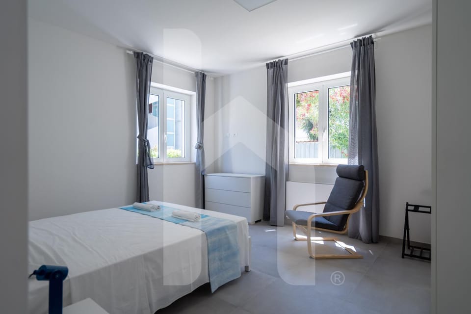 Bed, Living room, Photo of the whole room, Bedroom