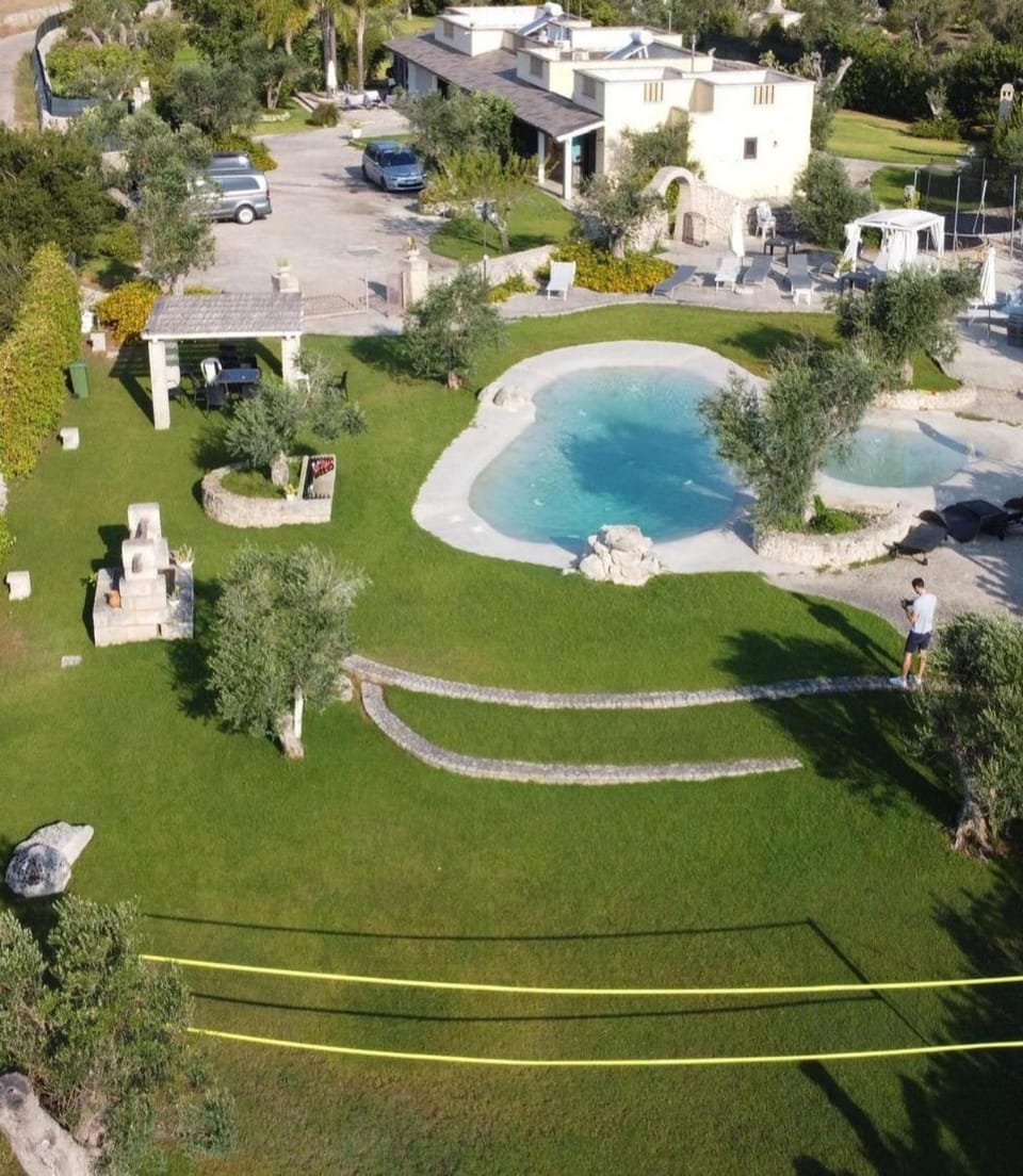 Property building, Natural landscape, Bird's eye view, Garden, Garden view, Pool view, Swimming pool